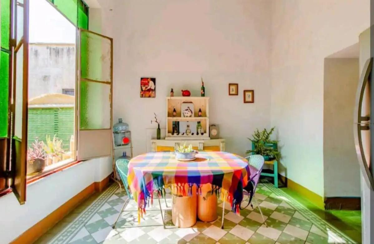 1 Guadalajara Corazon Del Centro Historico Hospedate En Una Casa Antigua En Una Habitacion Sencilla Con Areas Comunes Y Banos Compartidas Екстер'єр фото